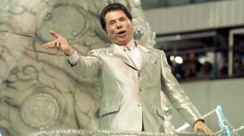 Silvio Santos desfilou na Marquês de Sapucaí ao som do samba da Tradição. A agremiação homenageou o apresentador