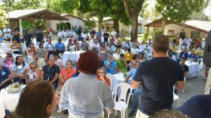 Segundo registros, no sábado, 17, Emília participou de café da manhã com candidatos 