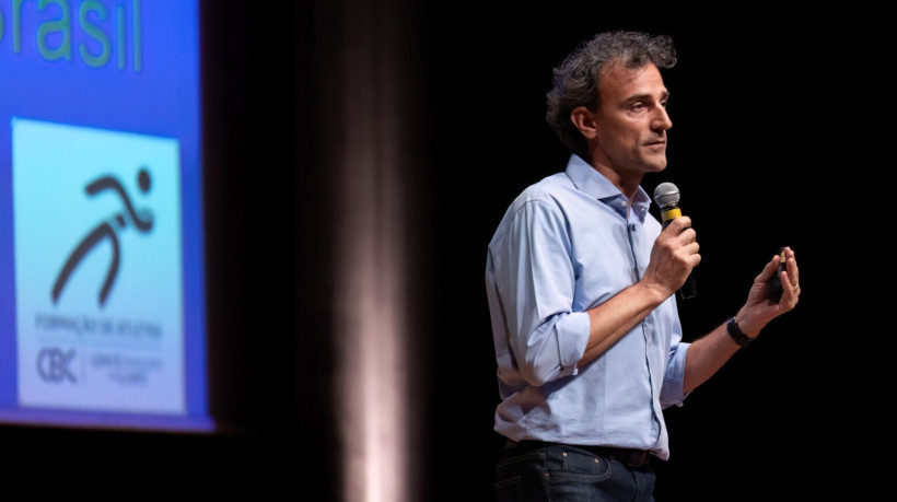 Emanuel Rego, medalhista olímpico e embaixador do CBC, no Fórum Estadual. 