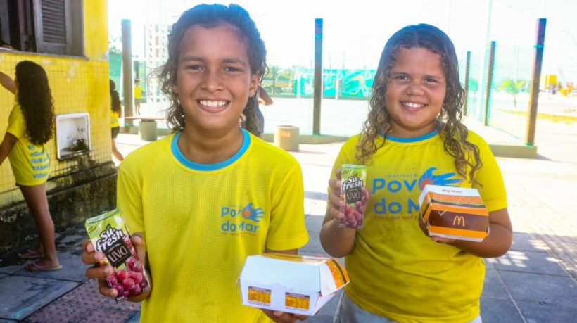 Instituto Povo do Mar realiza ação solidária no bairro Vicente Pinzon, em Fortaleza