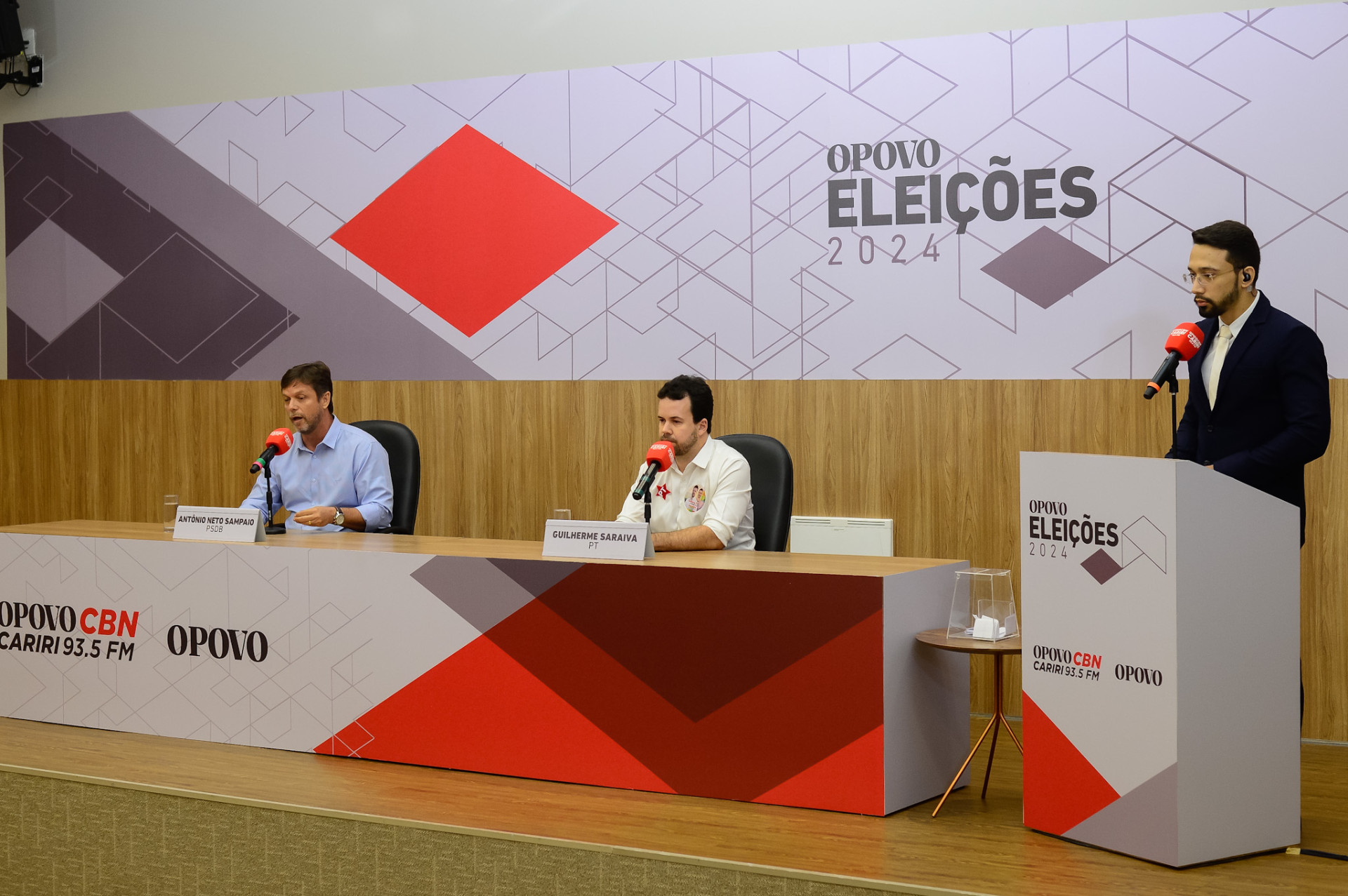 JUAZEIRO DONORTE-CE, BRASIL, 20-08-2024: Debate com os candidatos À prefeito de Barbalha Antônio Neto Sampaio (PSDB-CE) e Guilherme Saraiva (PT_CE) na sede da rádio O Povo CBN Cariri em Juazeiro do Norte. (Foto: Jorge Vitor/Especial para O Povo)  (Foto: JORGE VITOR/ESPECIAL PARA O POVO)