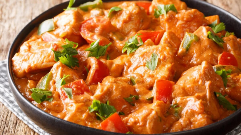 Frango ao curry com leite de coco (Imagem: AS Foodstudio | Shutterstock) 