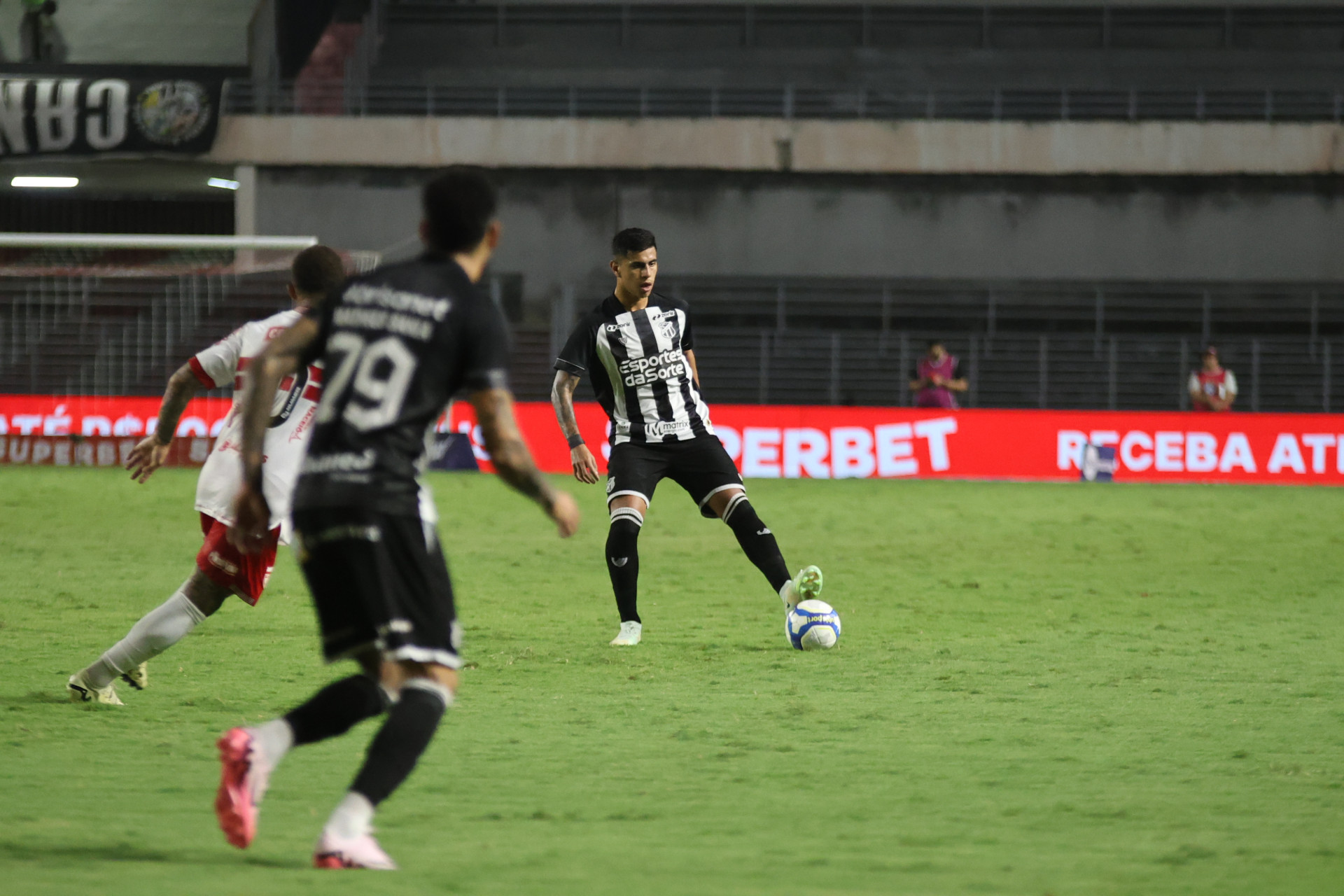 David Ricardo em atuação pelo Ceará contra o CRB-AL pela Série B 2024 (Foto: Willian Pequeno / Ceará SC)