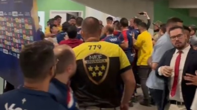 Jogadores do Rosario Central protagonizam confusão no túnel da Arena Castelão após derrota para o Fortaleza