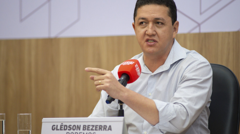 Glêdson Bezerra (Podemos) durante debate com os candidatos a prefeito de Juazeiro do Norte, realizado pelo O POVO e pela Rádio O POVO CBN Cariri