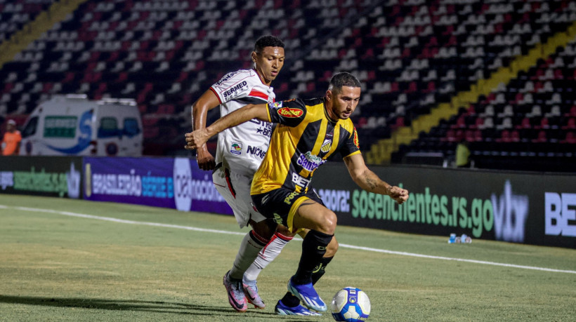 Danilo Barcelos em atuação pelo Novorizontino contra o Botafogo-SP pela Série B 2024