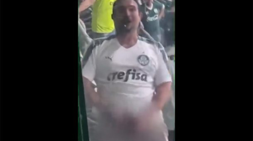 Vídeo mostra torcedor mostrando sua parte intima em direção à torcida do Glorioso, após a queda do Verdão na Libertadores