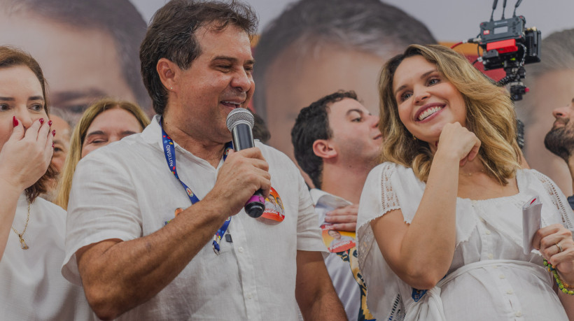 Evandro Leitão e Gabriella Aguiar em ato de campanha no 1º turno