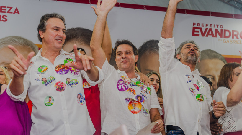 ￼CAMILO Santana, Evandro Leitão e Elmano de Freitas na inauguração do Comitê Central, ontem à noite