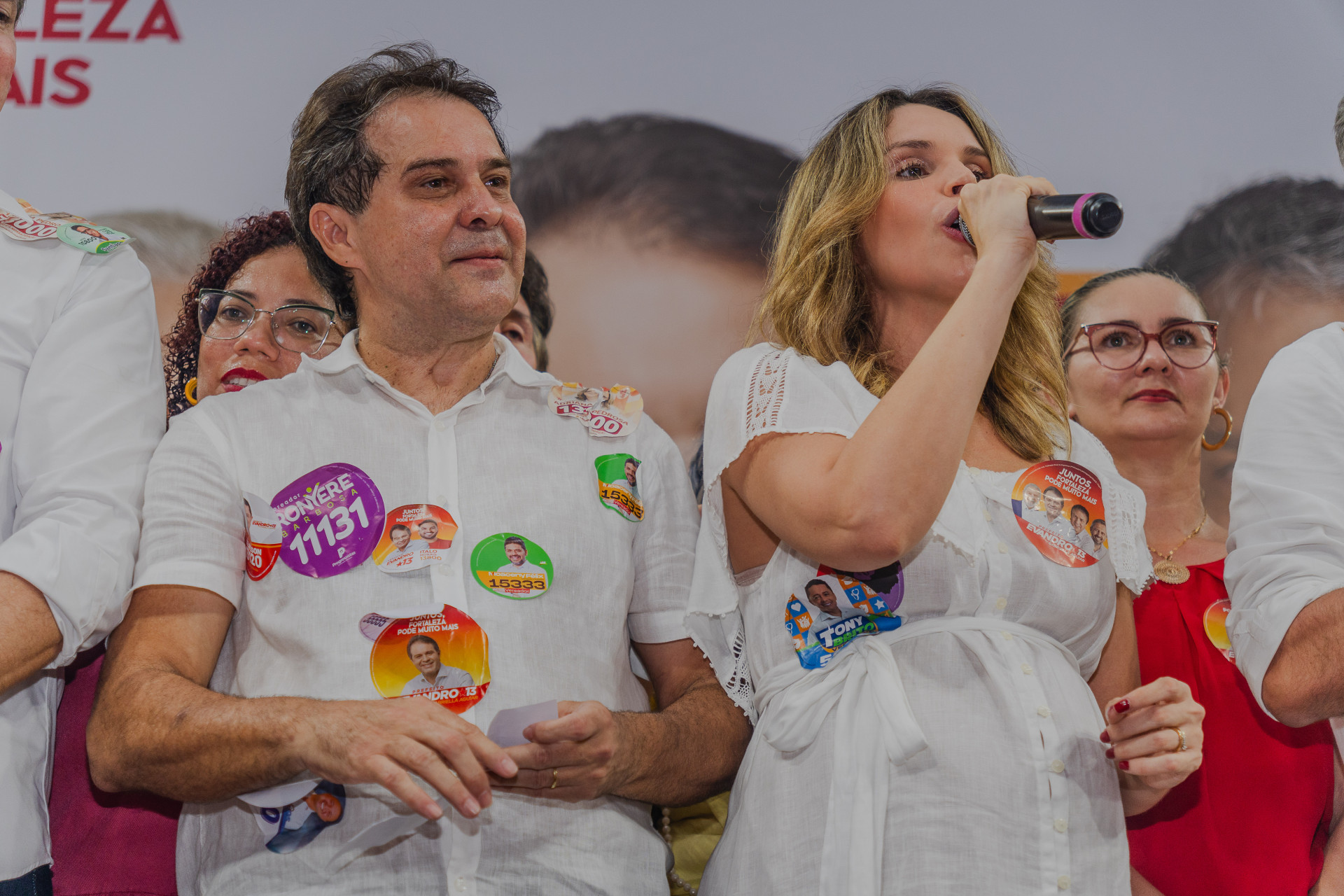 FORTALEZA-CE, BRASIL, 24-08-2024: Inauguração do comitê do candidato à prefeitura, Evandro Leitão (PT). Na foto,  Evandro Leitão (PT), candidato à prefeitura, e sua vice da chapa, Gabriella Aguiar (PSD). (Foto: Fernanda Barros/O Povo) (Foto: FERNANDA BARROS)