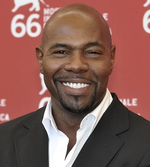 O cineasta Antoine Fuqua, diretor da cinebiografia sobre Michael Jackson, divulgou recentemente que as filmagens foram concluídas. A declaração aconteceu durante um painel na San Diego Comic-Con. E ele aproveitou para dizer que o astro pop exerceu grande influência em sua vida. 