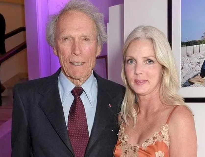 O ator e diretor de cinema Clint Eastwood, de 94 anos, perdeu a namorada, Christina Sandera, que morreu em julho, aos 61 anos.  Eles se conheceram em 2014 e passaram 10 anos juntos. Christina atuava como recepcionista do hotel e restaurante Mission Ranch, que pertence a Clint, na península de Monterey, na Califórnia,.