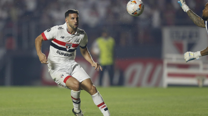 Jonathan Calleri, atacante do São Paulo, durante jogo contra o Nacional-URU