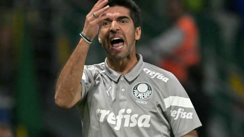 Abel Ferreira durante jogo do Palmeiras. 