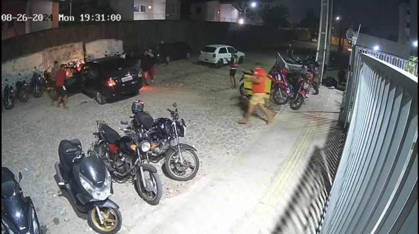 Câmera de segurança flagrou momento em que casal é executado na Maraponga