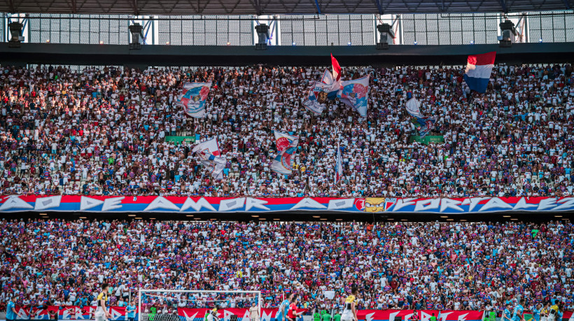 Torcida do Fortaleza no jogo Fortaleza x Criciúma, no Castelão, pelo Campeonato Brasileiro Série A 2024