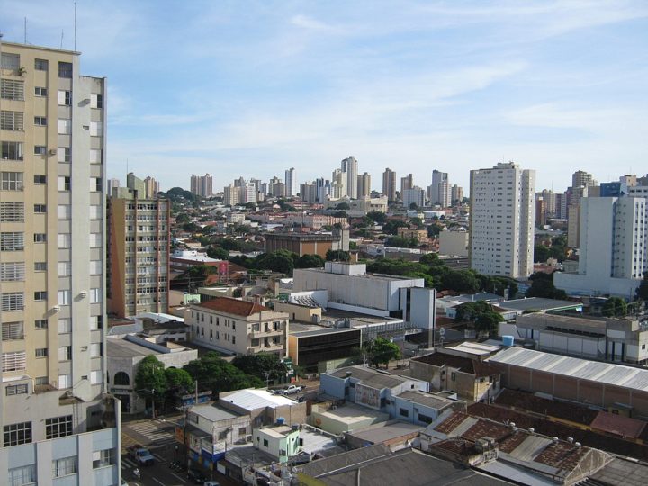 No dia 26/8/1899 foi fundada a cidade de Campo Grande. Após transformações, o município é desde 1977 capital do Mato Grosso do Sul , pois o estado se desmembrou do Mato Grosso formando uma nova unidade da federação.