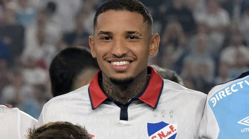 O zagueiro do Nacional, Juan Manuel Izquierdo, durante partida da Copa Libertadores
