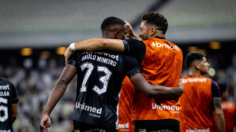 Saulo Mineiro comera gol marcado contra Novorizontino pela Série B 2024 com Jean Irmer