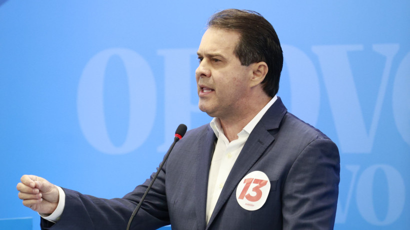 Candidato do PT, o deputado Evandro Leitão, no debate promovido pelo O POVO