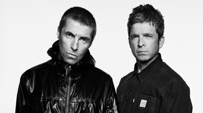 Com Liam e Noel Gallagher, banda Oasis fará turnê comemorativa em 2025