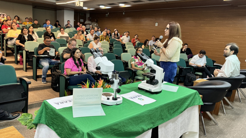 ￼SIMPÓSIO entregou 58 novos microscópios para identificação e monitoramento de vetores 