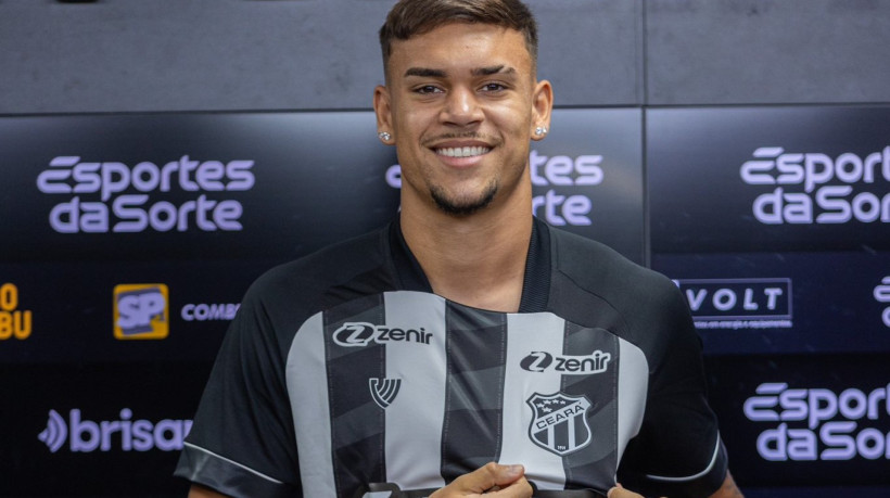 João Pedro, zagueiro do Ceará, em sua apresentação oficial 