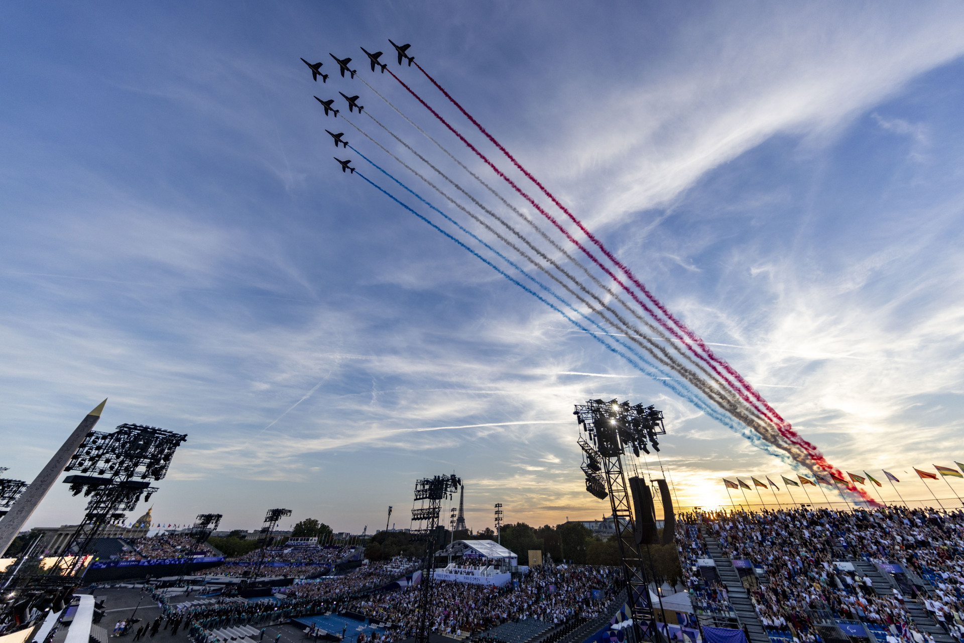 Aviões fizeram espetáculos com as cores da bandeira francesa
 (Foto: Alessandra Cabral/CPB)