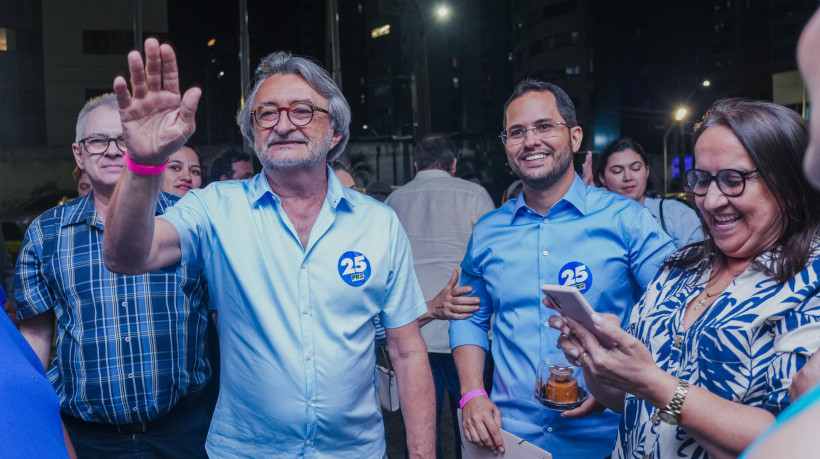 FORTALEZA, CEARÁ, 29-08-2024: Debates O Povo com candidatos da cidade Eusébio. Na foto, o candidato Dr. Júnior e seus apoiadores. (Foto: Fernanda Barros / O Povo)