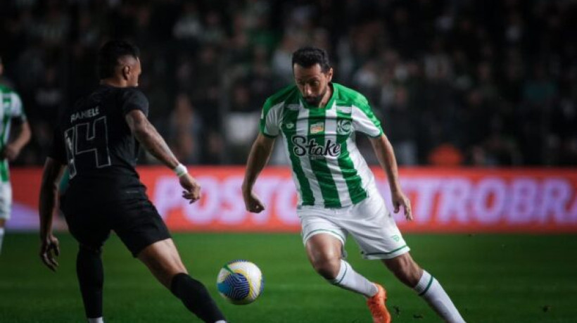 Luz caiu no Estádio Alfredo Jaconi e o jogo entre Jaconero e Timão precisou sofrer uma interrupção na reta final do primeiro tempo