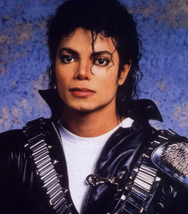 Rei do Pop, recordista de vendas e uma das maiores personalidades da história da música. Se estivesse vivo, Michael Jackson faria 66 anos em 2024. Relembre sua trajetória!