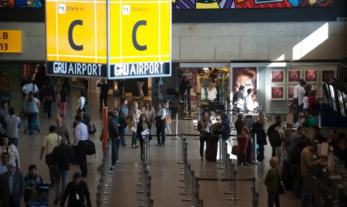 Suspeita de incêndio interrompe operações no Aeroporto de Guarulhos