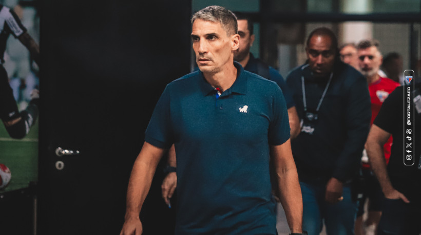 Vojvoda, técnico do Fortaleza, em chegada ao Estádio Nilton Santos