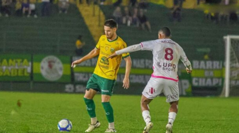 Gaúchos e paulistas travam duelo sem grandes emoções no Colosso da Lagoa, em Erechim (RS)