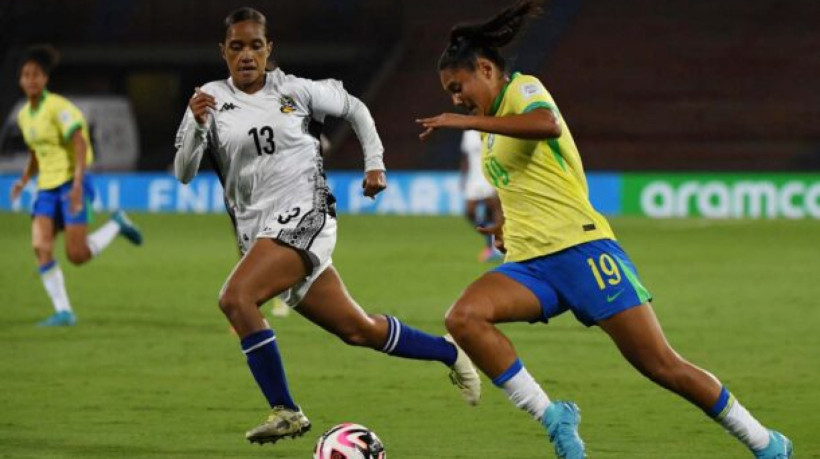 Brazil's midfielder Gisele (R) and Fiji's forward Sonia Alfred fight for the ball during the 2024 FIFA U-20 Women's World Cup match between Brazil and Fiji at the Atanasio Girardot stadium in Medellin, Colombia on August 31, 2024. (Photo by JAIME SALDARRIAGA / AFP) (Photo by JAIME SALDARRIAGA/AFP via Getty Images)