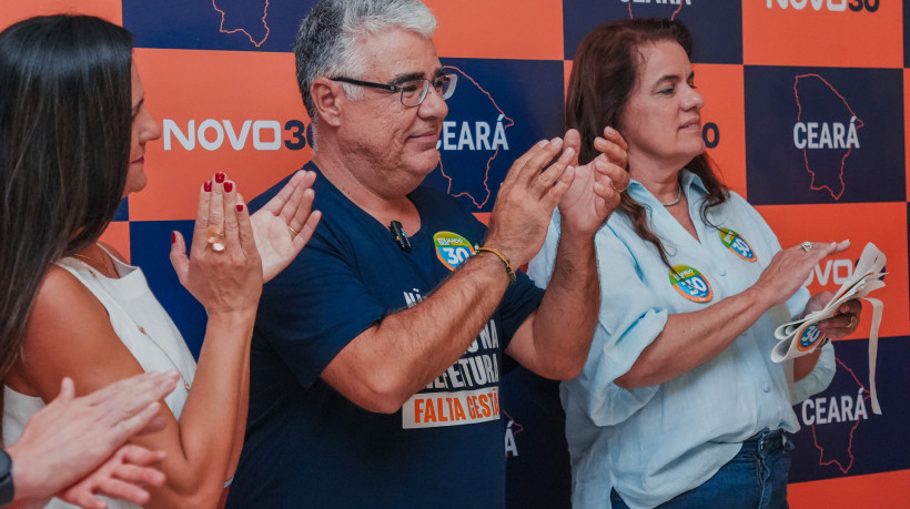 FORTALEZA, CEARÁ, 01-09-2024: Evento de Eduardo Girão. Na foto, o candidato, Eduardo Girão (Novo), a vice, Silvana Bezerra, e Deltan Dallagnol. (Foto: Fernanda Barros / O Povo)