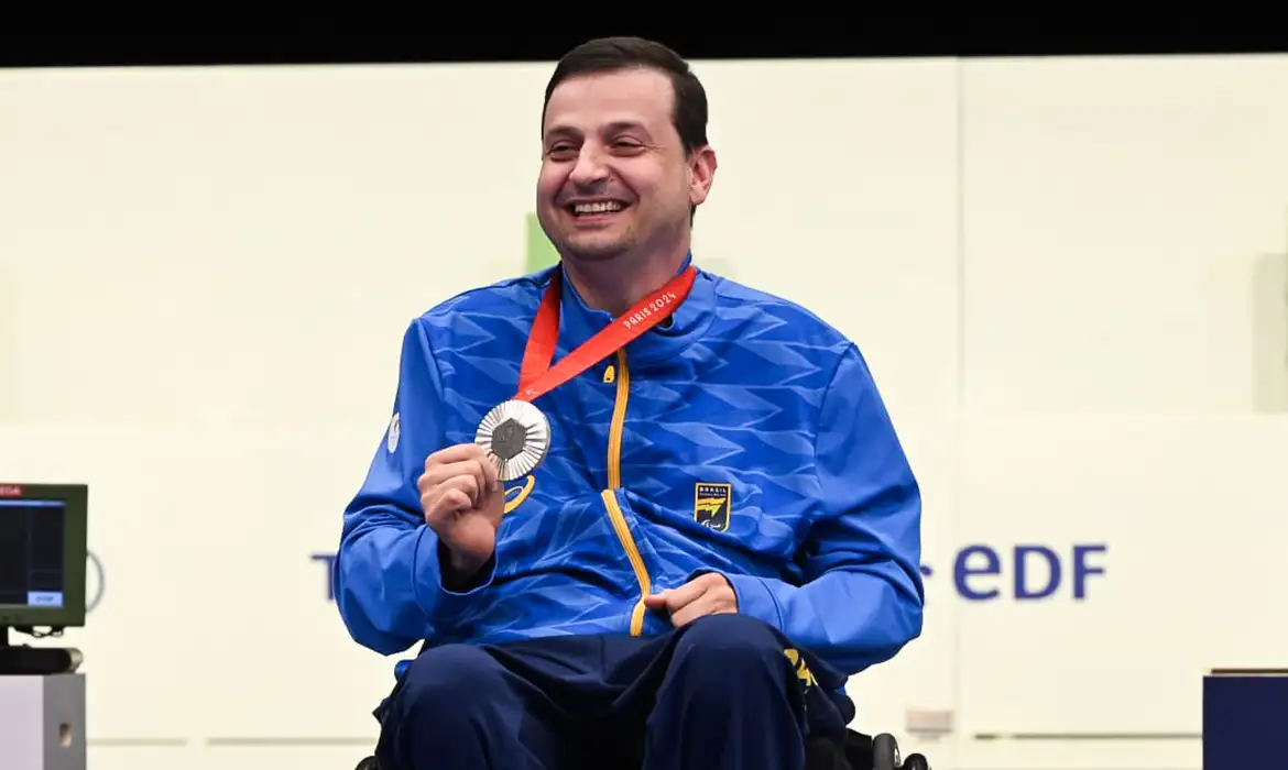 Alexandre Galgani ganha medalha inédita para o país no tiro esportivo