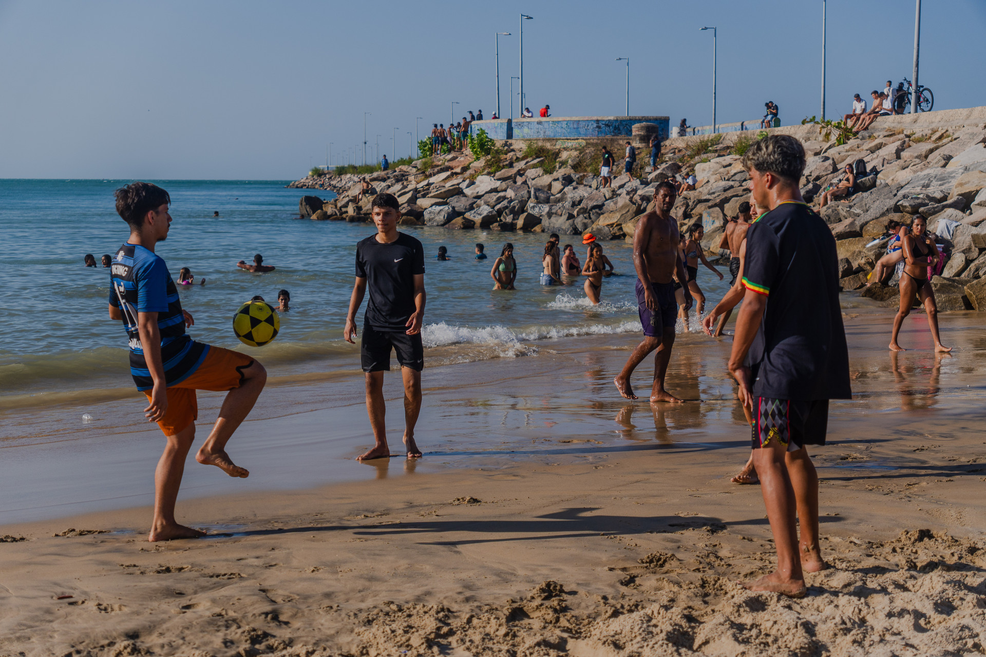 FORTALEZA-CE, BRASIL, 01-09-2024: Movimentação da Nova Praia de Iracema. Na foto, a Praia dos Crush.(Foto: Fernanda Barros/O Povo) (Foto: FERNANDA BARROS)