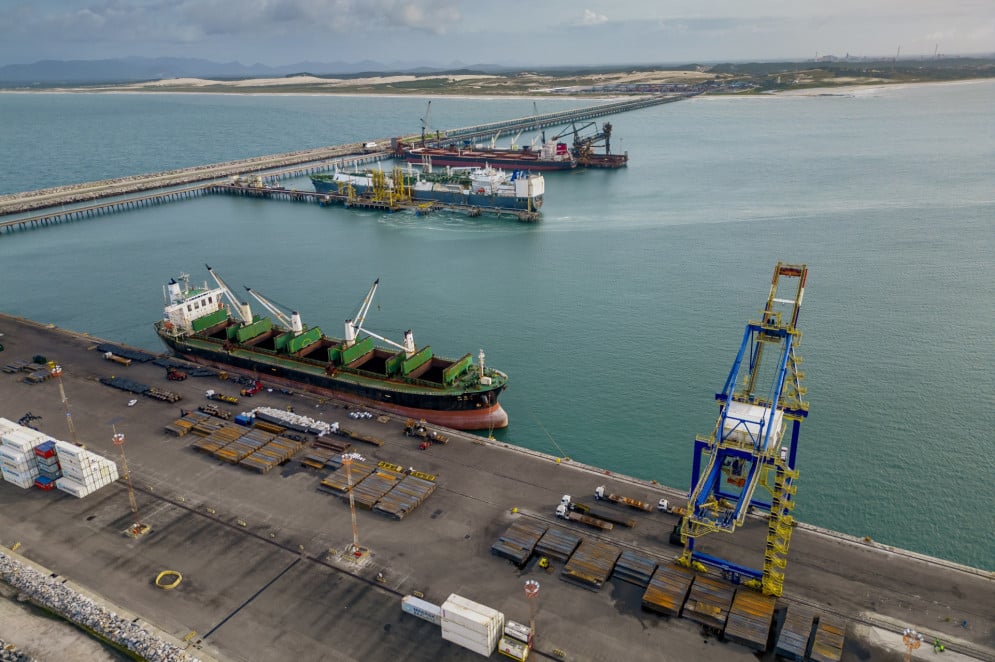 São Gonçalo do Amarante, CE, BR -14.04.23  - Movimentação de cargas no Porto do Pecém (Fco Fontenele/OPOVO)(Foto: FCO FONTENELE)