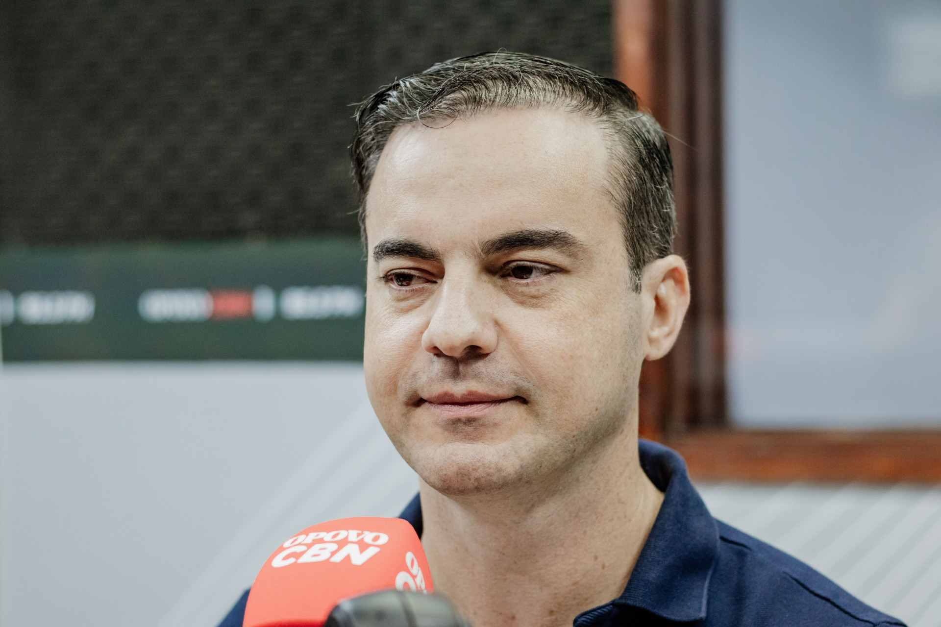 FORTALEZA-CE, BRASIL, 02-09-2024:  sabatina com o candidato à prefeito Capitão Wagner  (União Brasil-Ce)  no estúdio da rádio O Povo CBN. (Foto: Samuel Setubal/O Povo)  (Foto: Samuel Setubal)