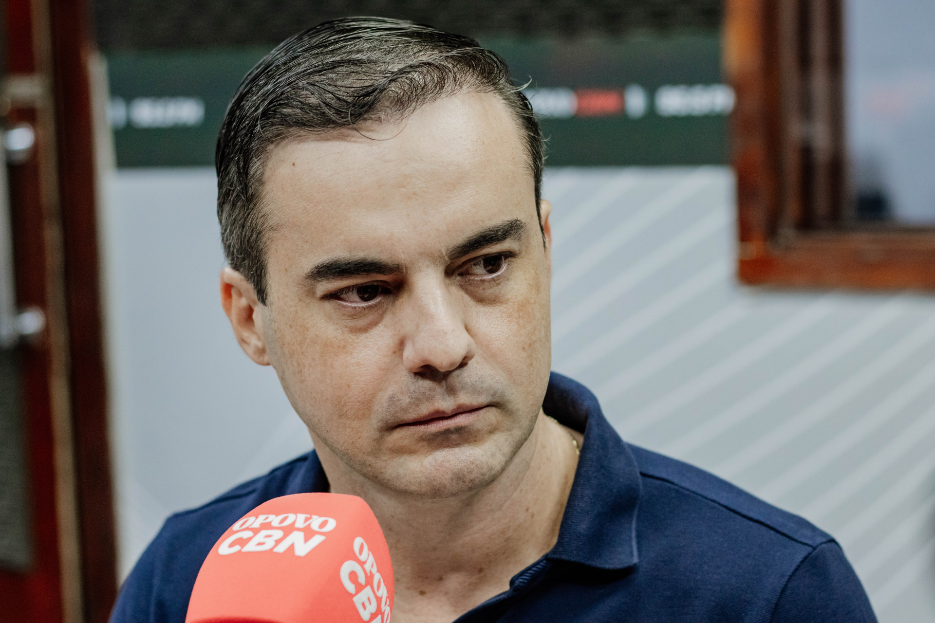 FORTALEZA-CE, BRASIL, 02-09-2024:  sabatina com o candidato à prefeito Capitão Wagner  (União Brasil-Ce)  no estúdio da rádio O Povo CBN. (Foto: Samuel Setubal/O Povo)  (Foto: Samuel Setubal)