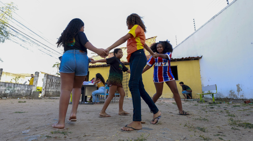 Fortaleza, CE, BR 03.09.24 -Coletivo Barramar, localizado na Barra do Ceará. O projeto tem como objetivo fomentar a arte, cultura, entretenimento e integração social no bairro. Eles possuem oficinas de leituras, capoeira, campanhas sociais e realização de mutirões de limpeza no bairro. 
       (FCO FONTENELE/ POVO)