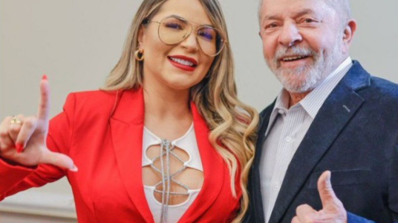 Deolane Bezerra posta foto ao lado de Lula, em 2022