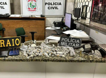 Arma de fogo e drogas apreendidas no município de Ibiapina  