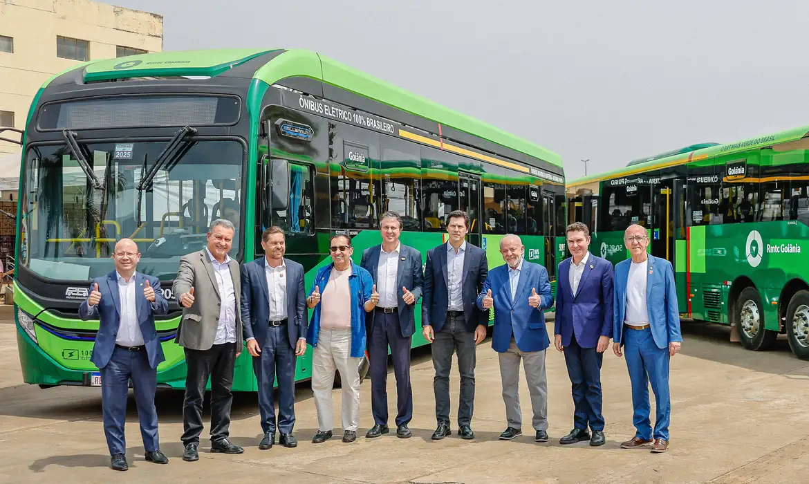 Lula inaugura sistema de BRT em Goiânia