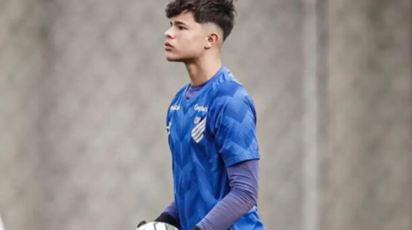 Goleiro de 14 anos assinou contrato com o Clube de General Severiano no fim de julho, após passagem de um ano e meio pela base do Athletico