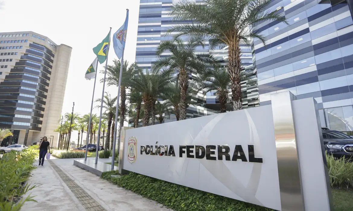 Polícia Federal vai investigar denúncias contra Silvio Almeida