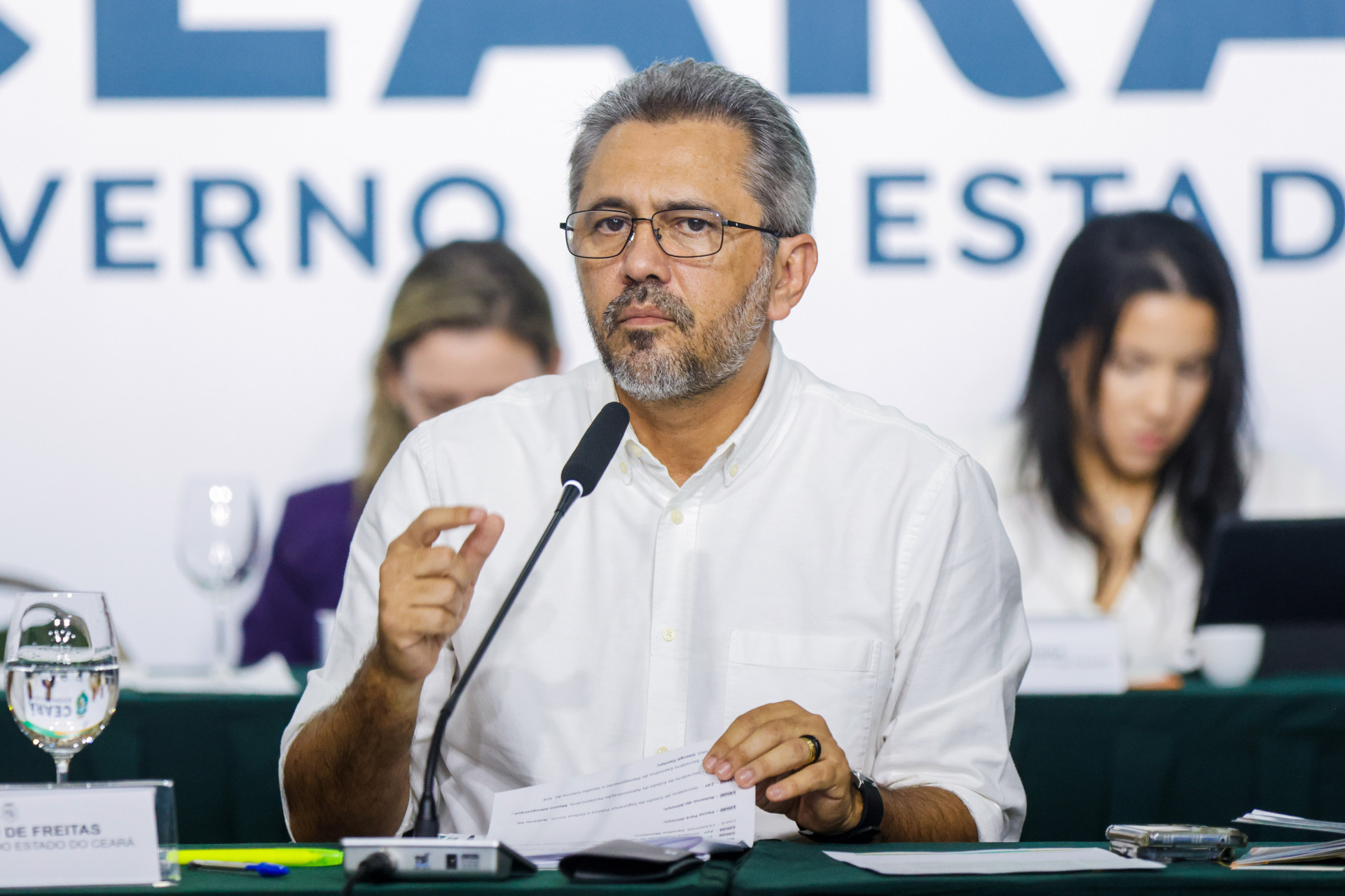 ￼GOVERNADOR deu início à reunião com secretários ontem, 6 (Foto: AURÉLIO ALVES)