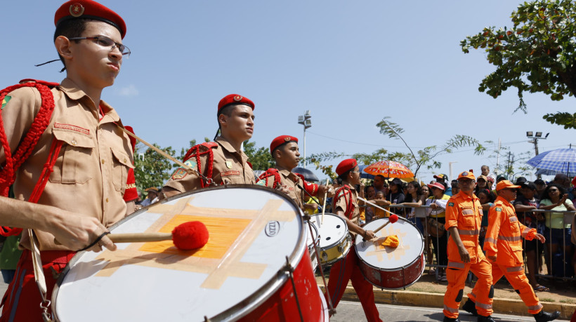 Desfile cívico-militar em comemoração aos 202 anos da Independência do Brasil