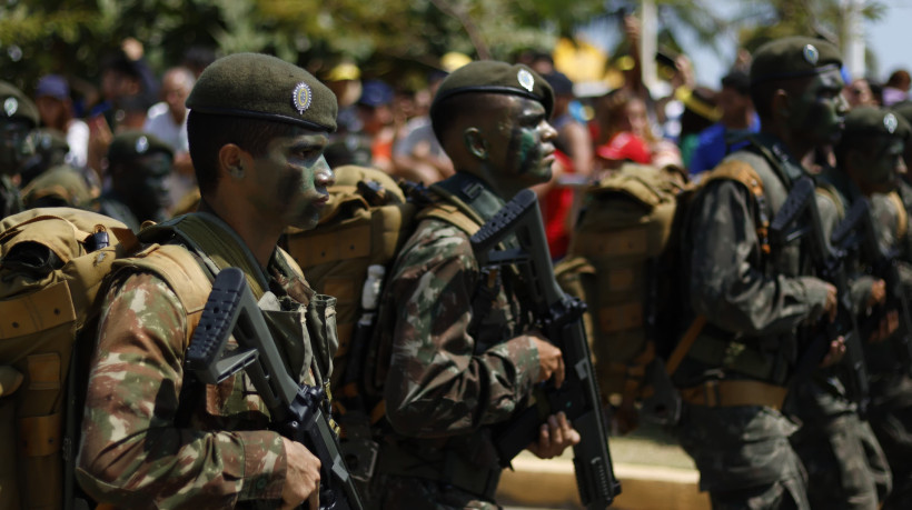 Desfile cívico-militar em comemoração aos 202 anos da Independência do Brasil, na avenida Beira Mar